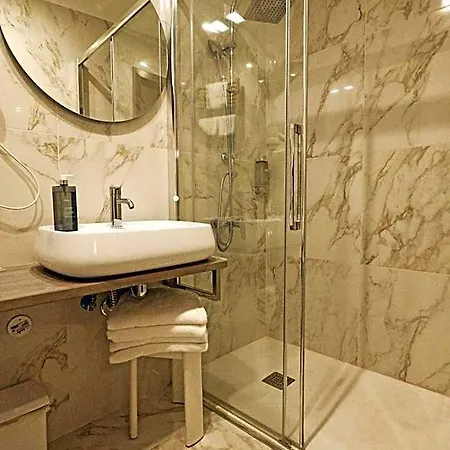 Joyce Hotel 3*