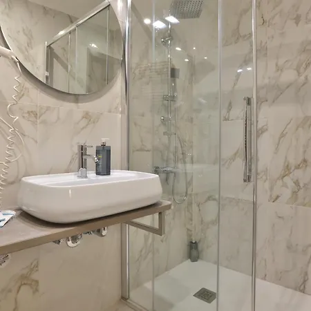 Joyce Hotel 3*